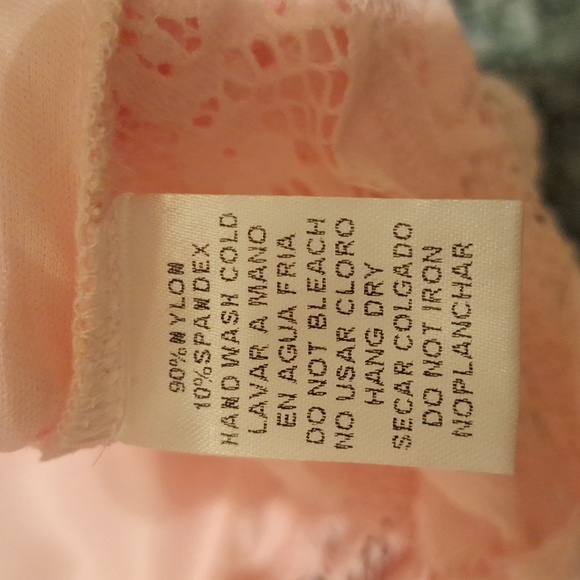 TOP CHIC Pink Lace Off/Shoulder Crop Top. NWOT Size Small - Picture 16 of 16